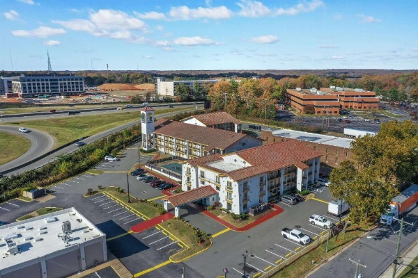 Days Inn by Wyndham Richmond/South image 12
