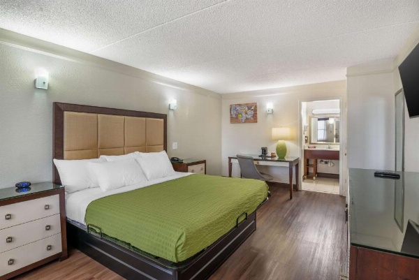 Days Inn by Wyndham Richmond/South image 20