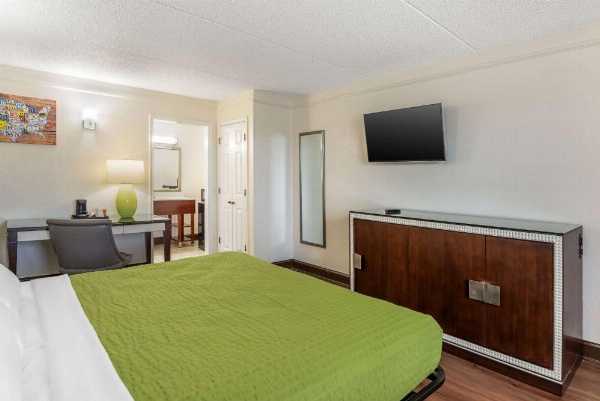 Days Inn by Wyndham Richmond/South image 22