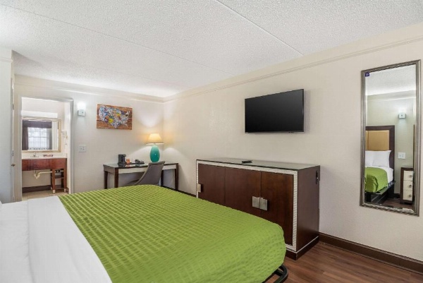 Days Inn by Wyndham Richmond/South image 25
